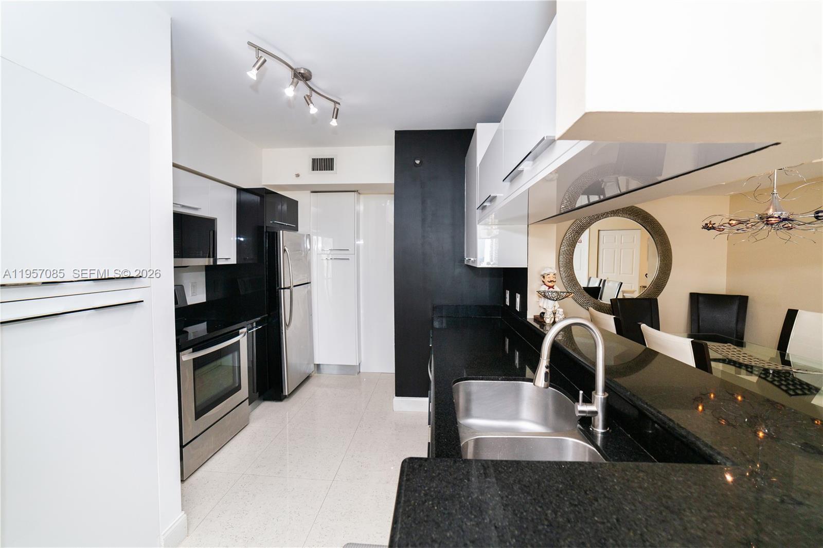 image Porto Bellagio Condo13