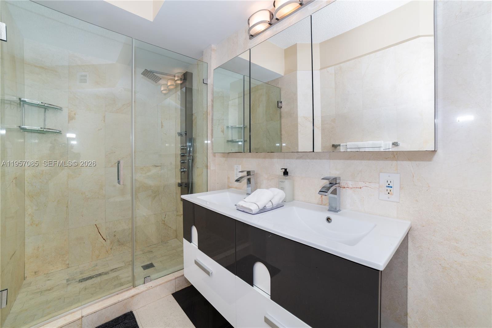 image Porto Bellagio Condo19