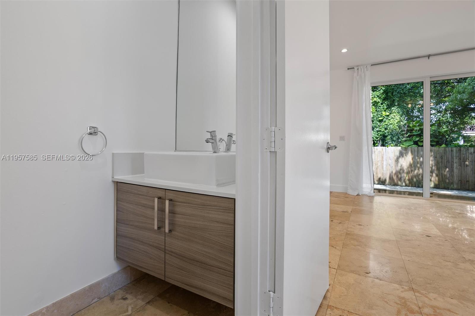 2784 SW 34th Ave Miami, FL 33133