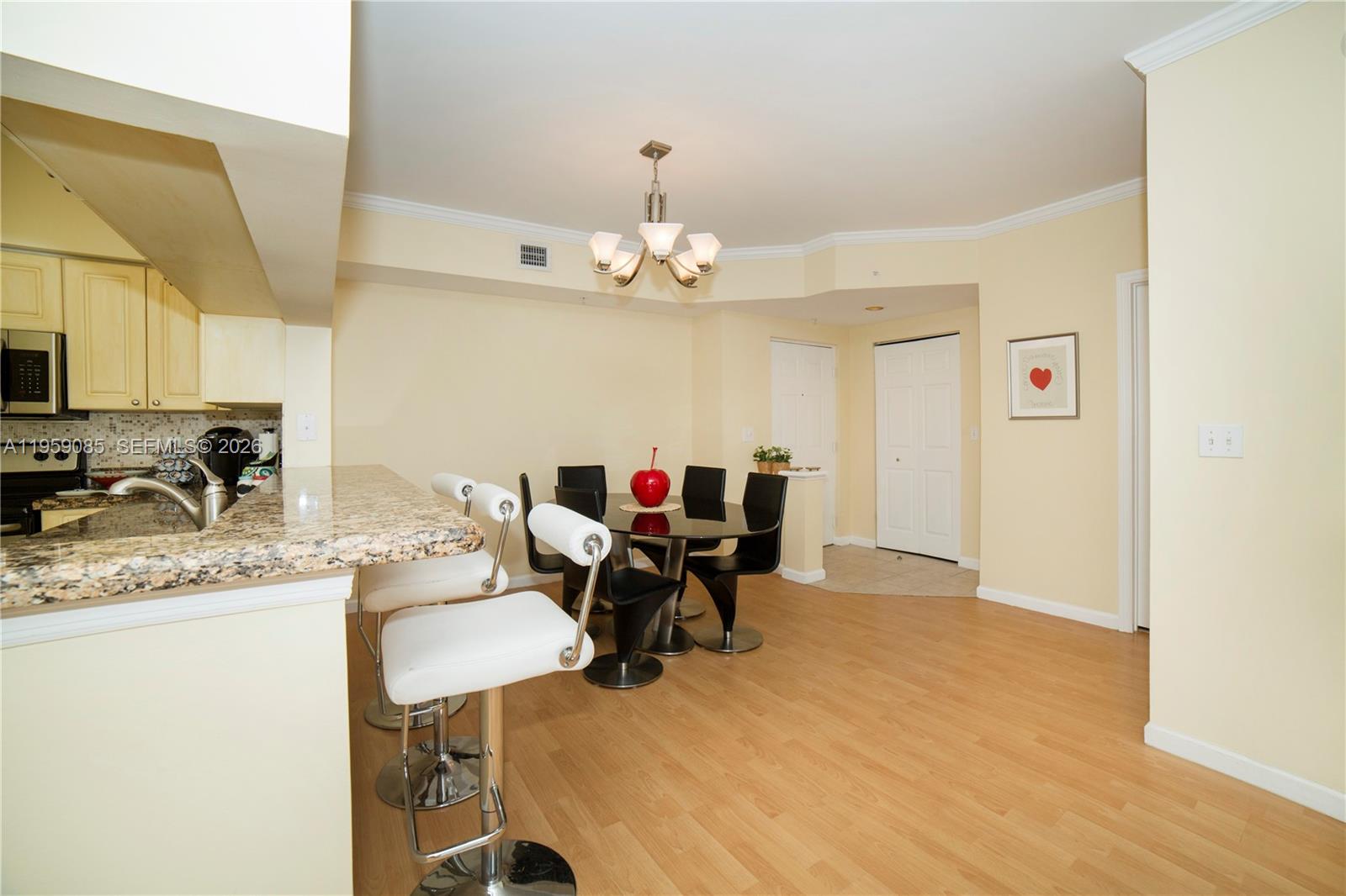 image Porto Bellagio Condo8