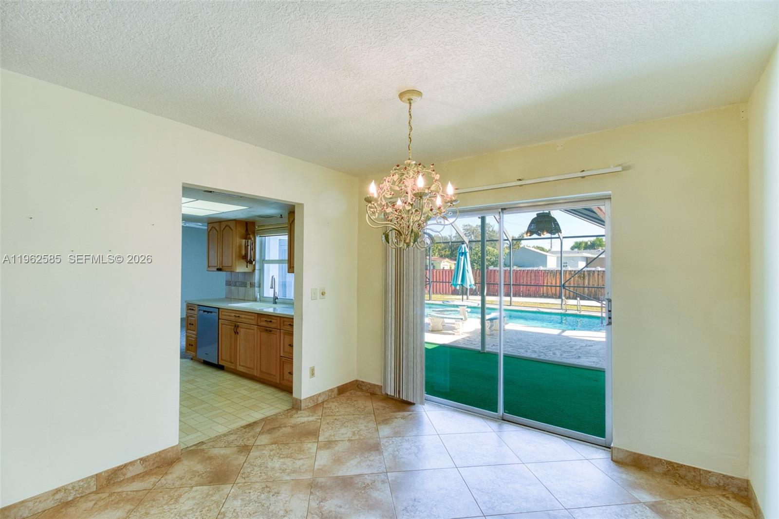 2225 N 39th Ave Hollywood, FL 33021