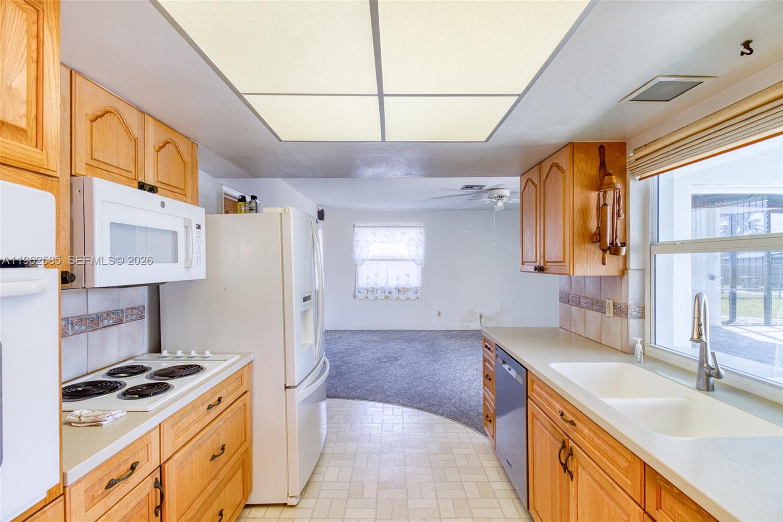 2225 N 39th Ave Hollywood, FL 33021