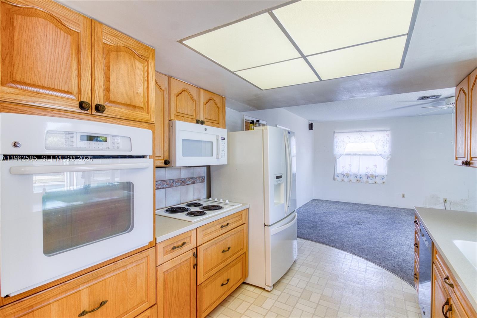 2225 N 39th Ave Hollywood, FL 33021