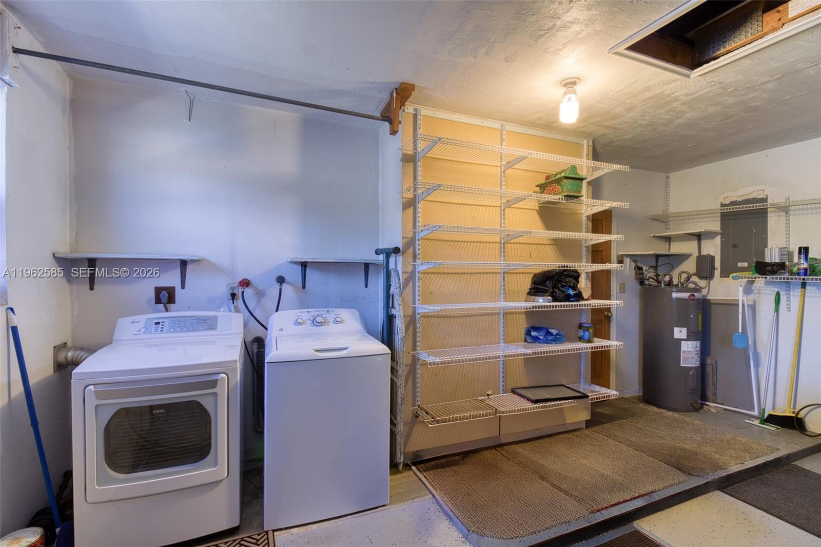 2225 N 39th Ave Hollywood, FL 33021