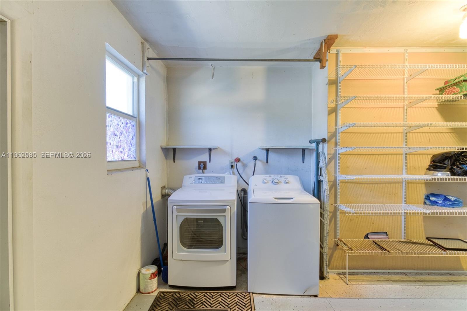 2225 N 39th Ave Hollywood, FL 33021