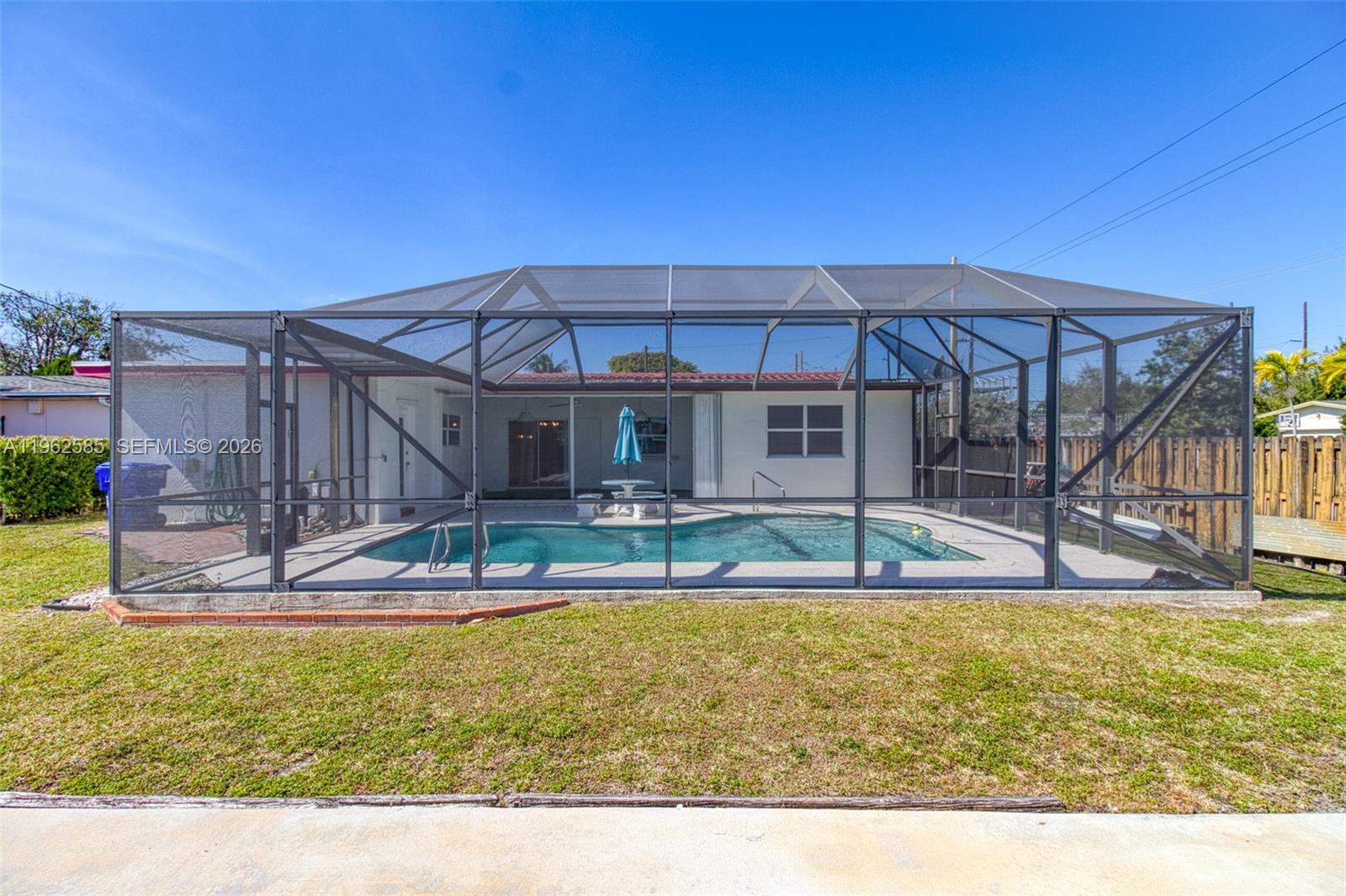 2225 N 39th Ave Hollywood, FL 33021