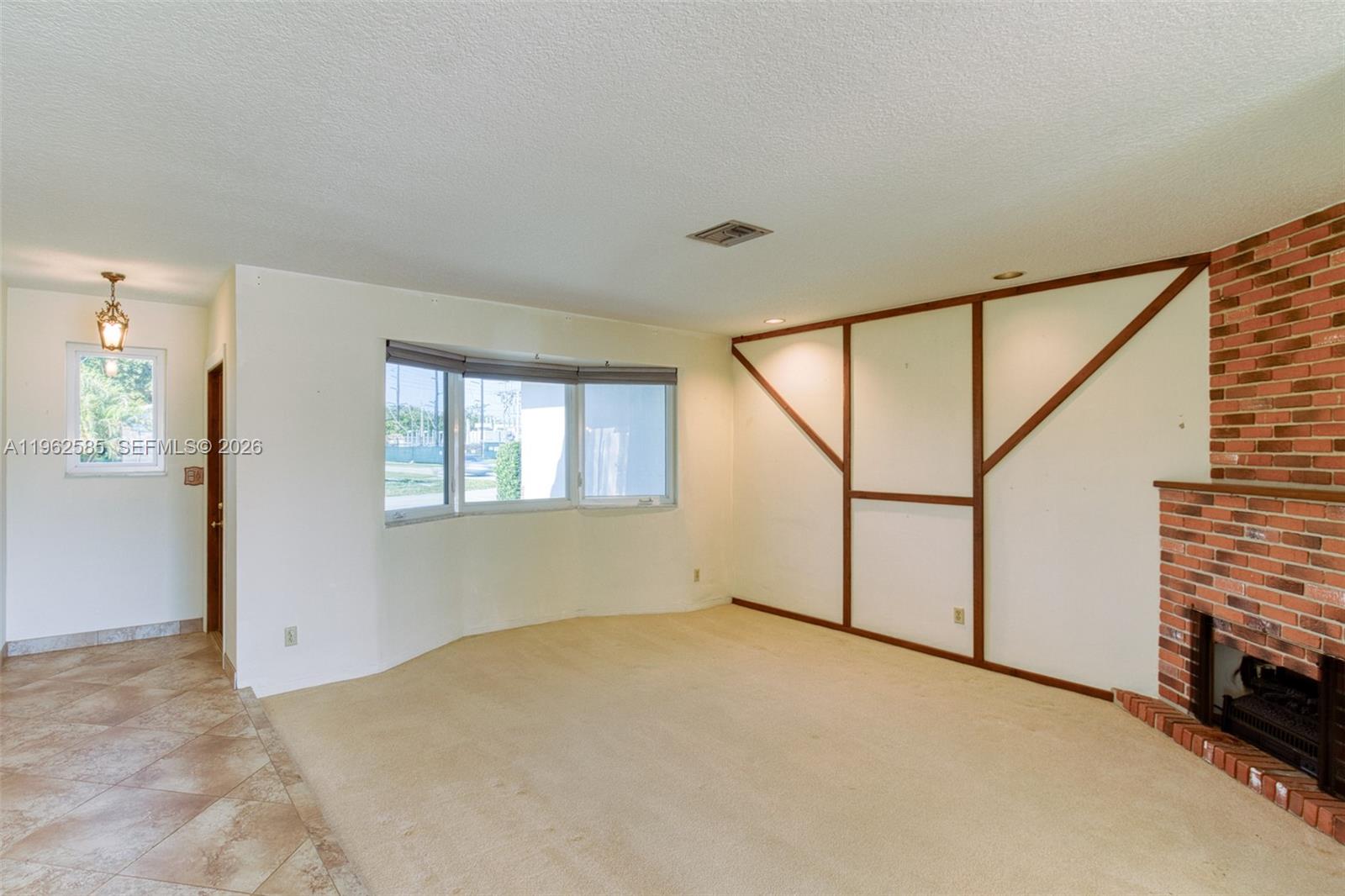 2225 N 39th Ave Hollywood, FL 33021