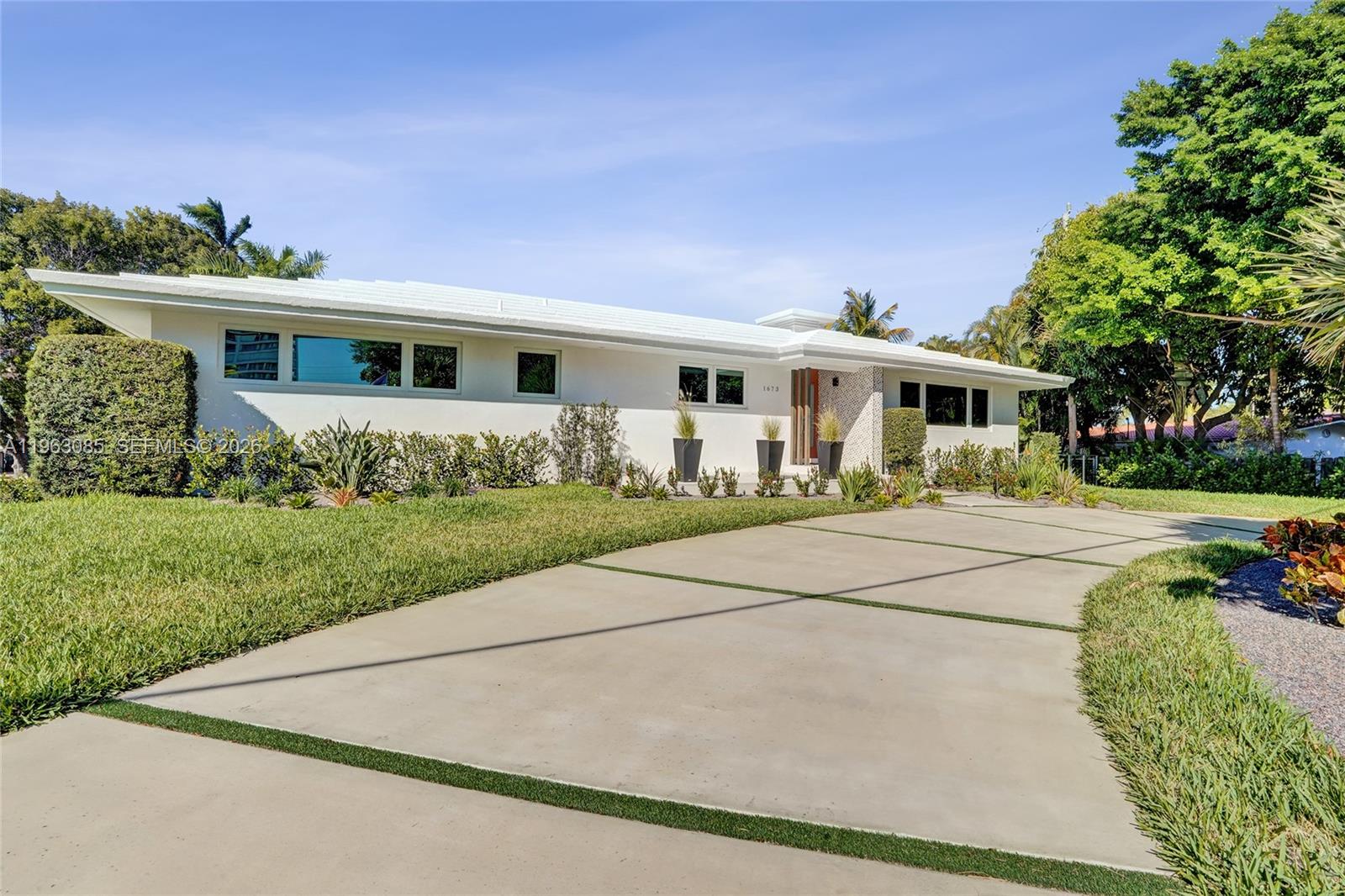 1673 Bel Air Ave Lauderdale By The Sea, FL 33062