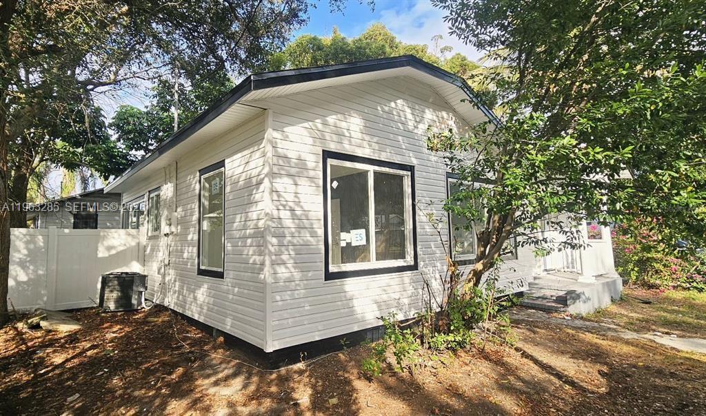 1311 11th Ave S St Petersburg, FL 33705