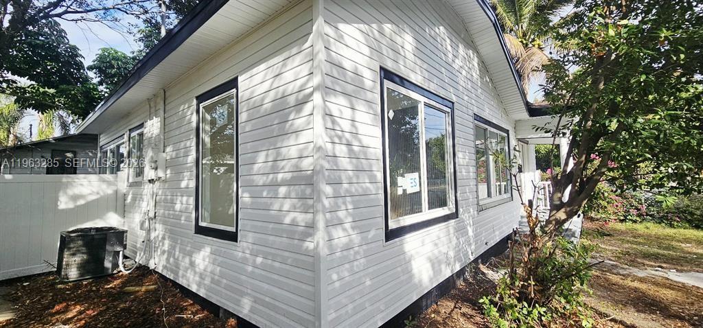 1311 11th Ave S St Petersburg, FL 33705