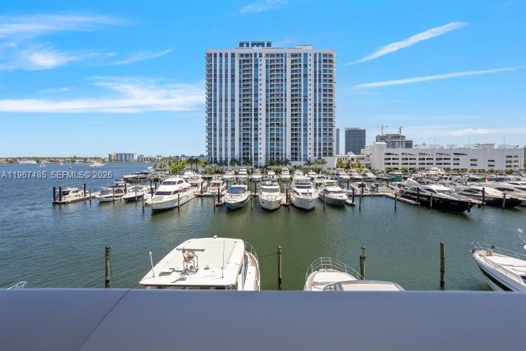 17301 Biscayne Blvd #305