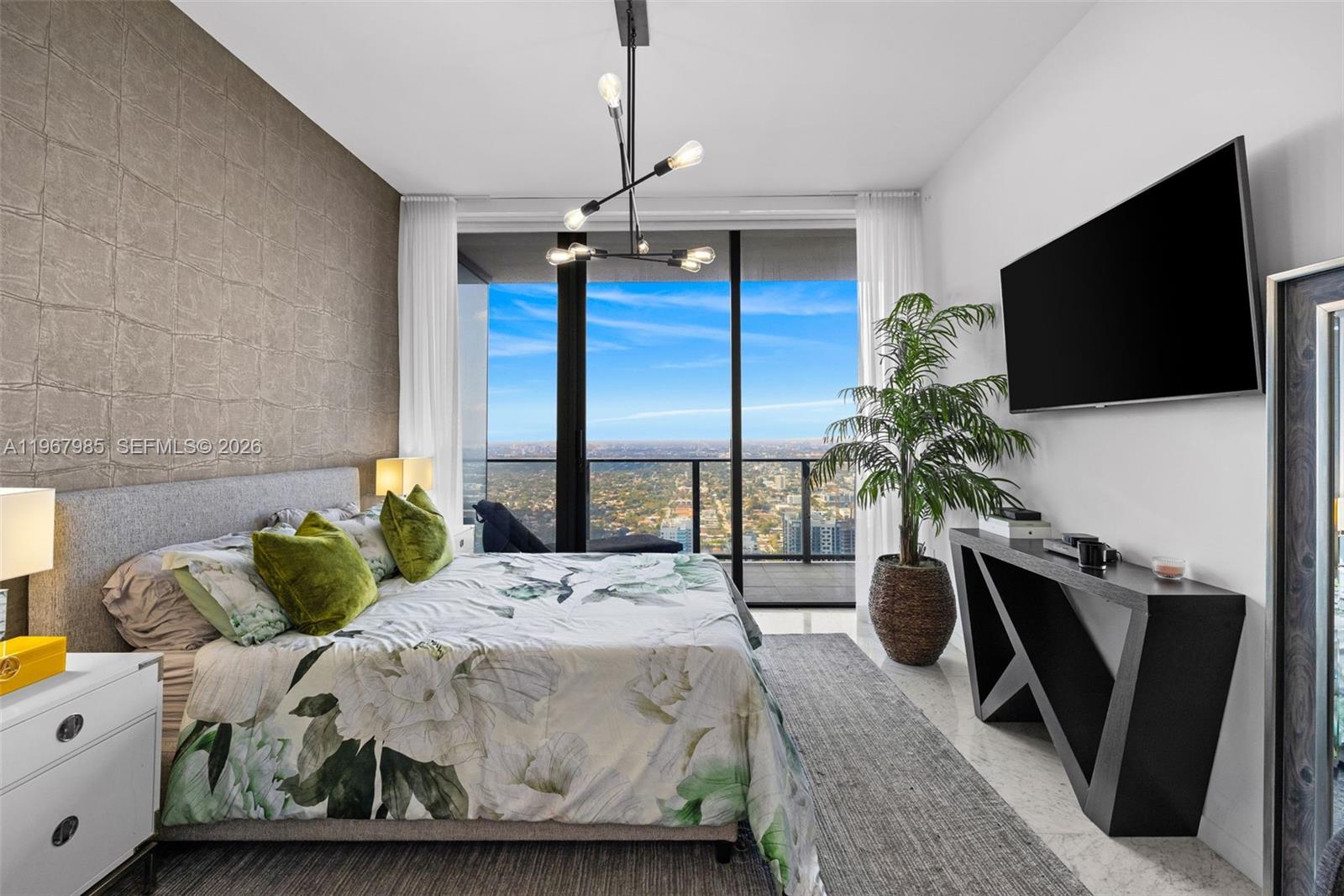 1000 Brickell Plz #PH5304 Miami, FL 33131