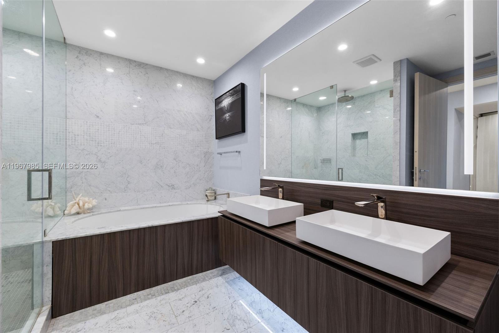 1000 Brickell Plz #PH5304 Miami, FL 33131