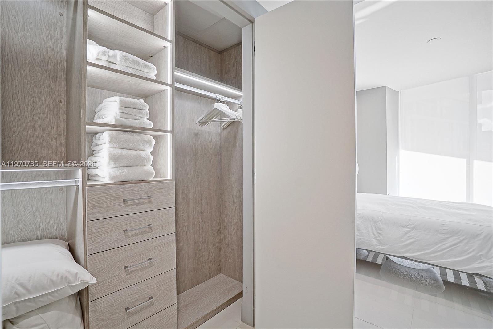 image Icon Brickell I10