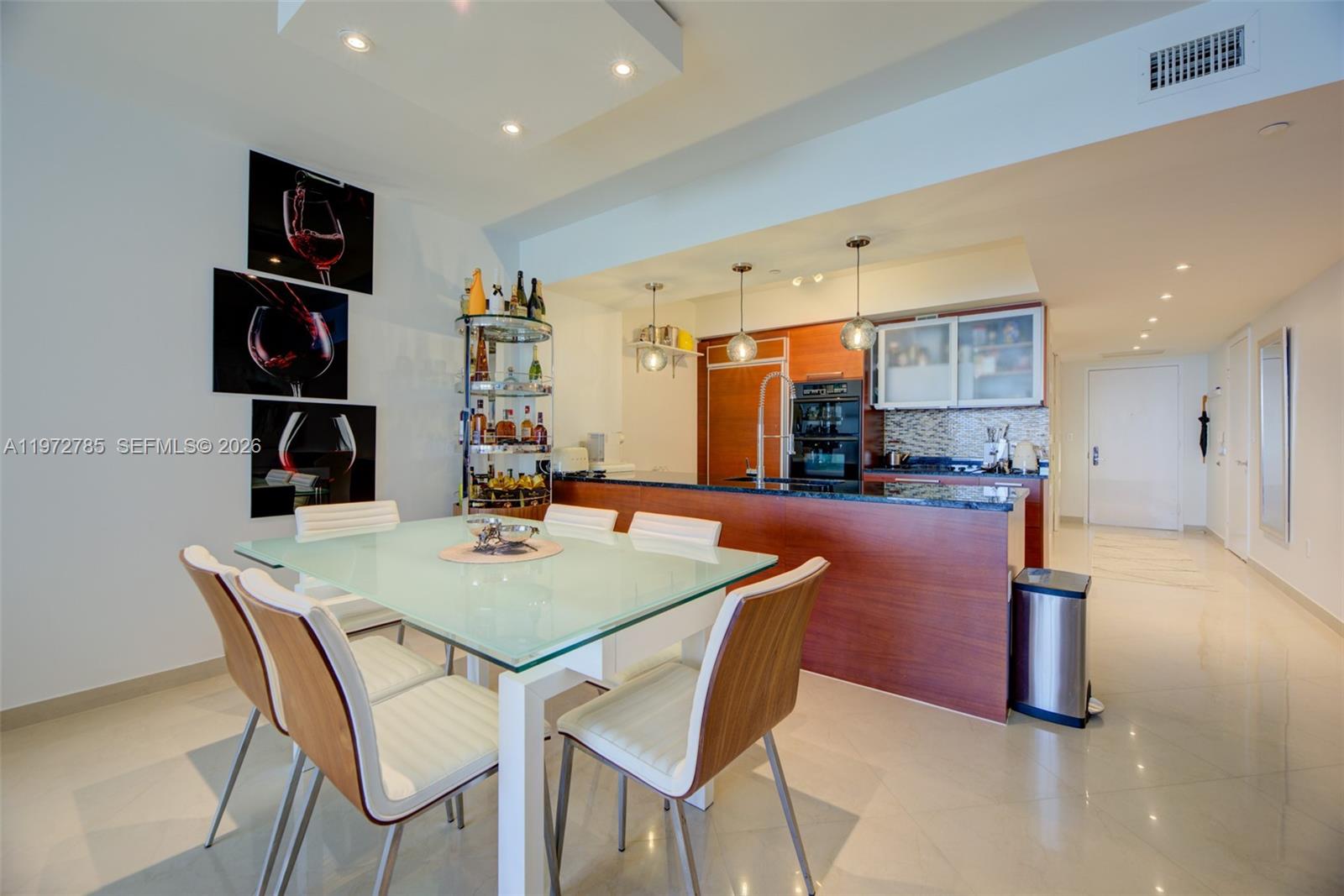 image Beach Club 211