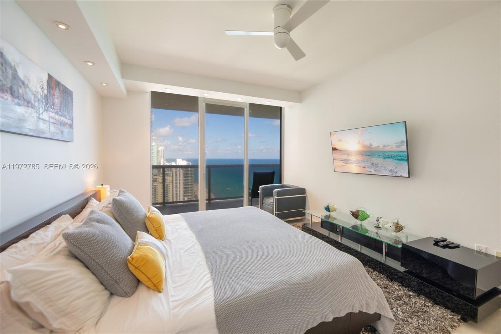 image Beach Club 215