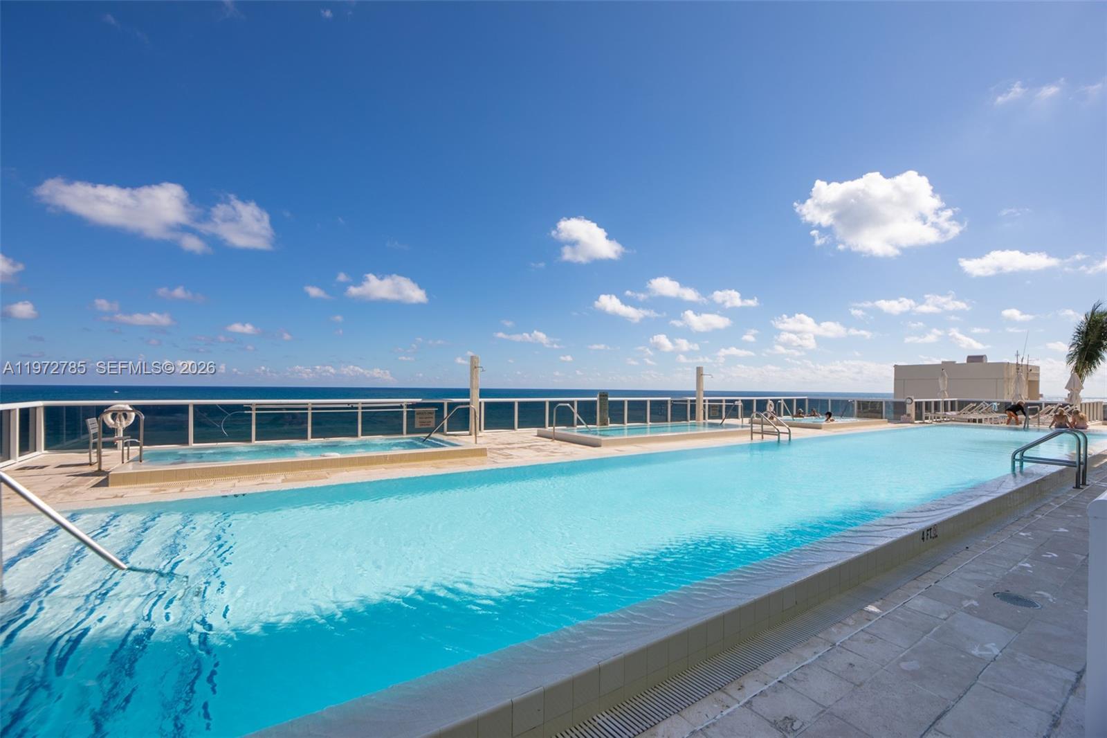 image Beach Club 241