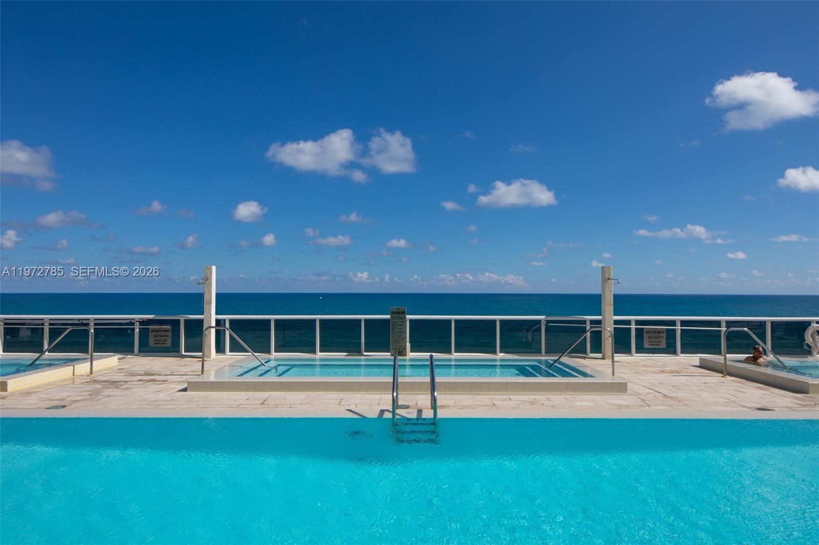 image Beach Club 242