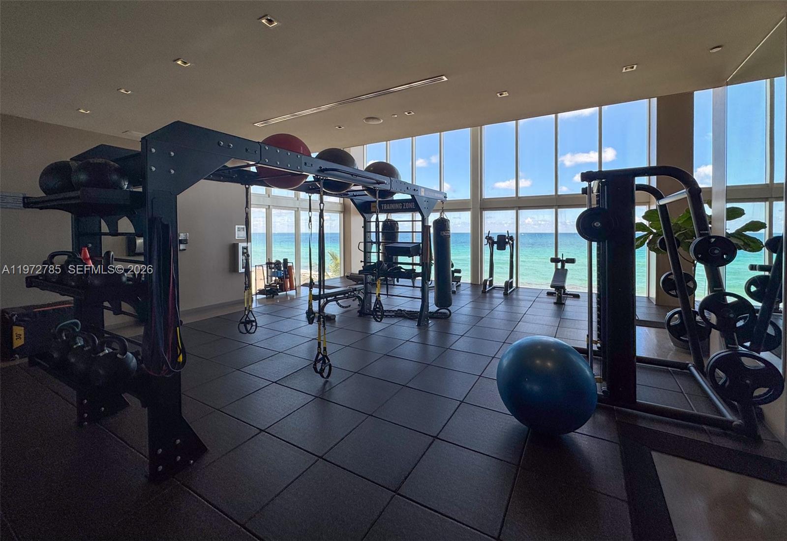 image Beach Club 245