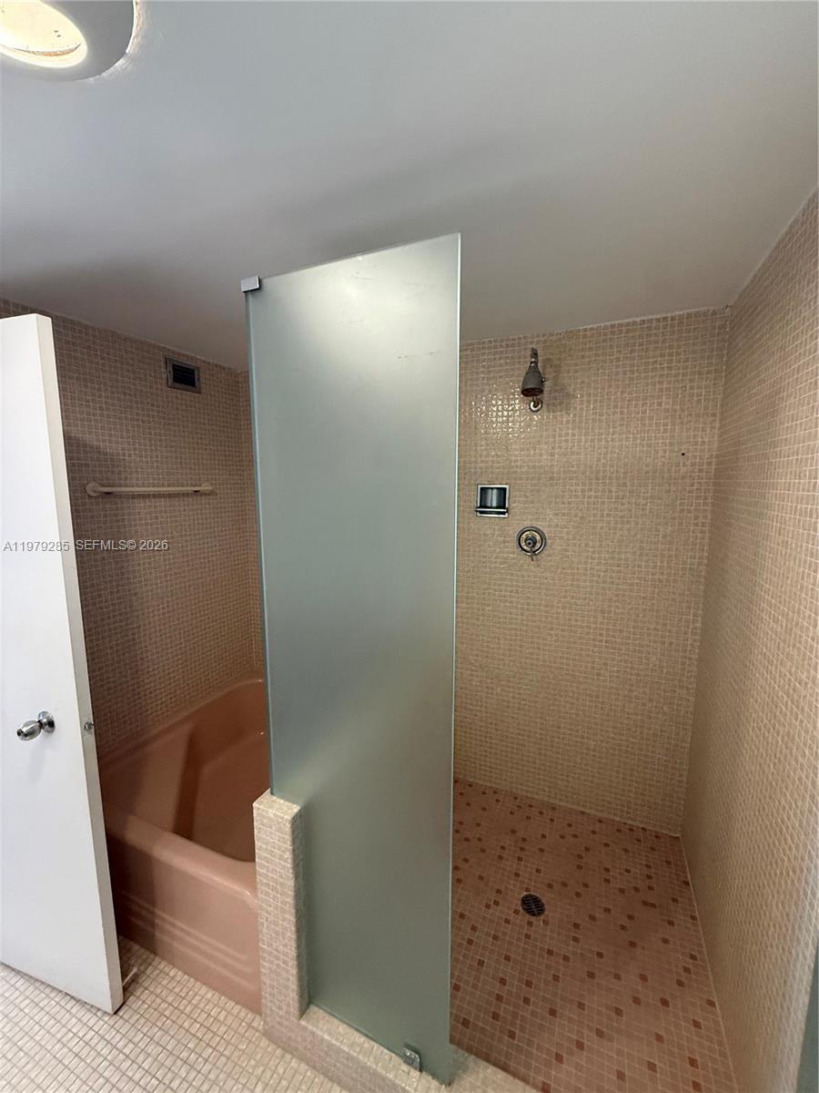 5255 Collins Ave #7B Miami Beach, FL 33140