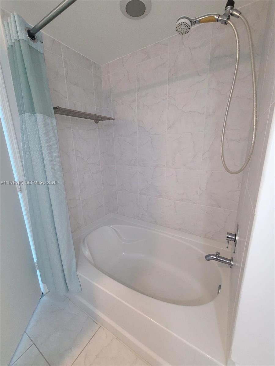 image The Plaza on Brickell West16