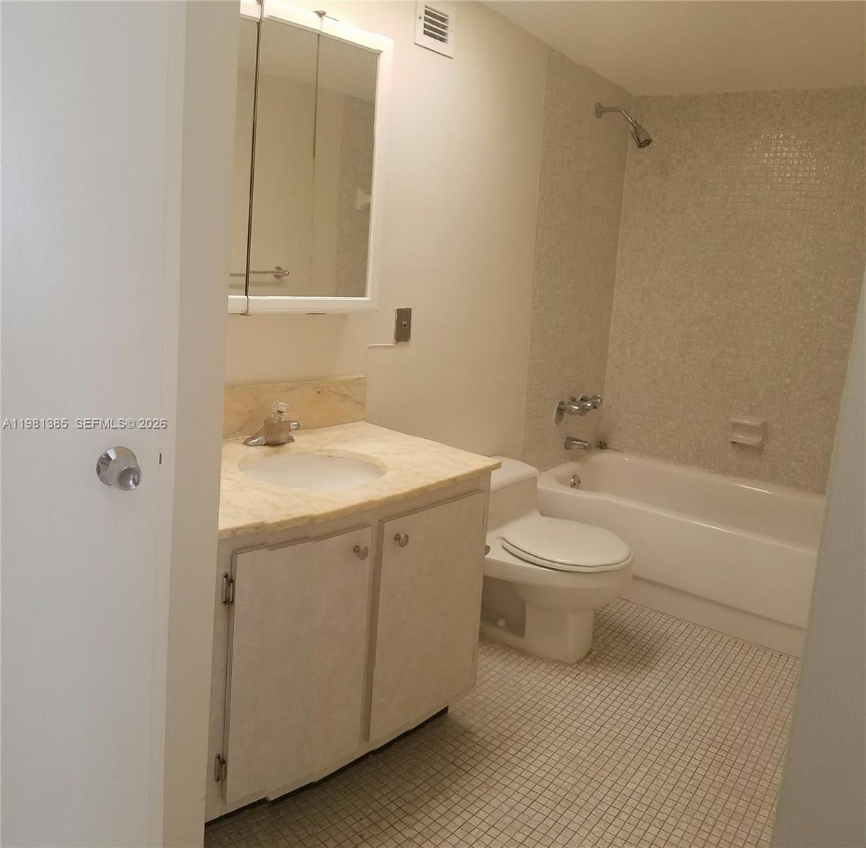 5401 Collins Ave #416 Miami Beach, FL 33140