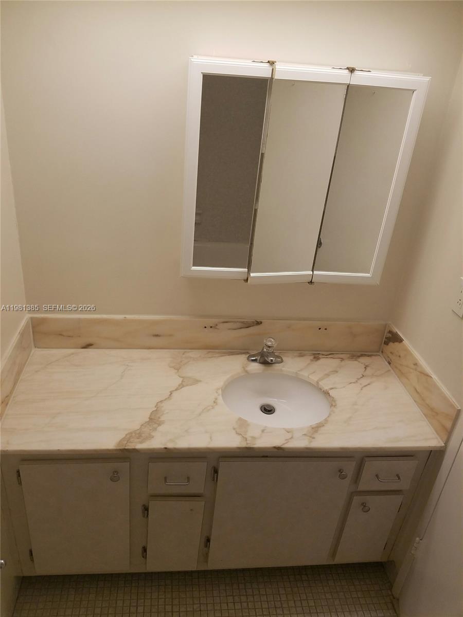 5401 Collins Ave #416 Miami Beach, FL 33140