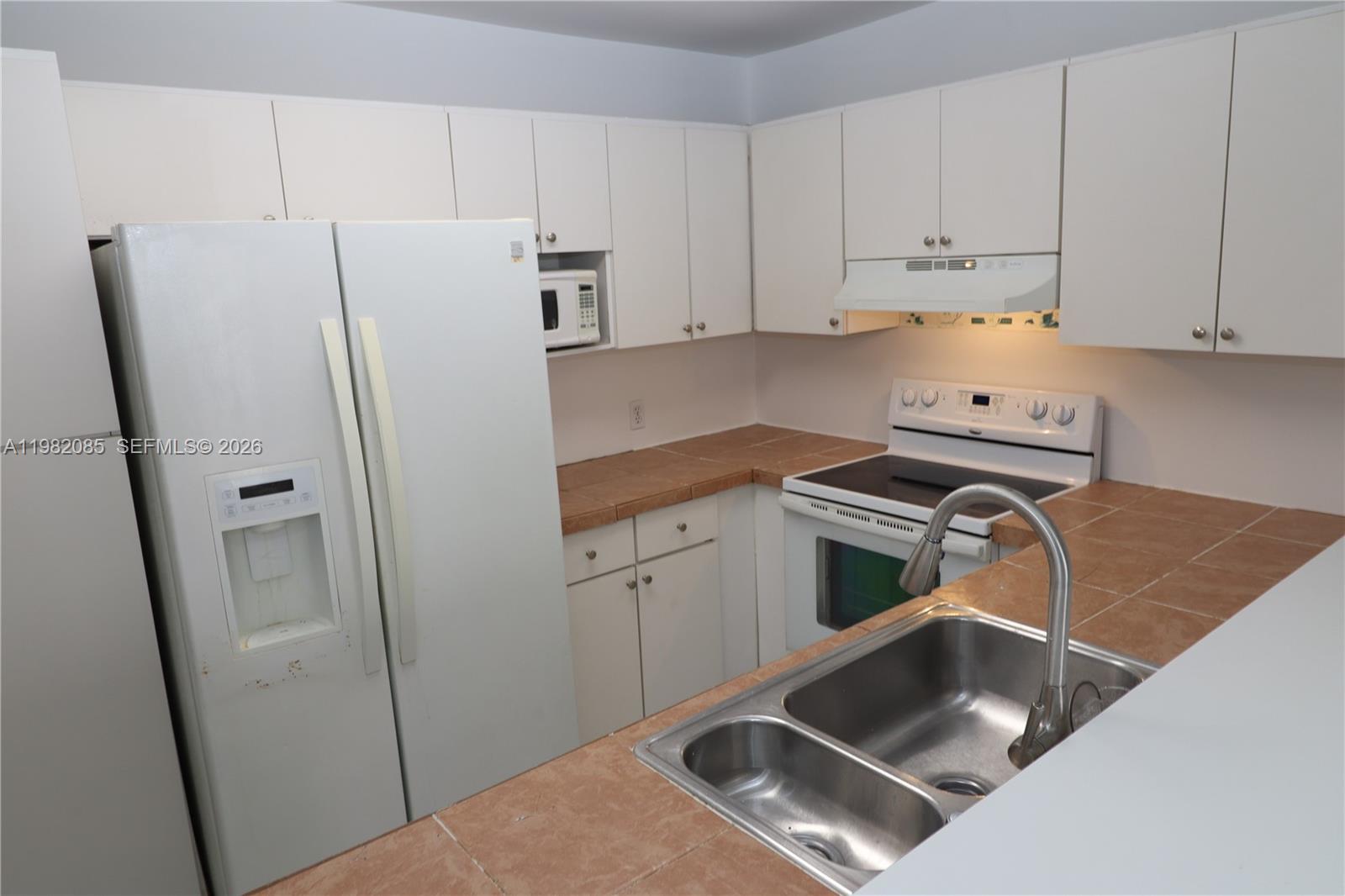 16531 NE 35th Ave #103 North Miami Beach, FL 33160