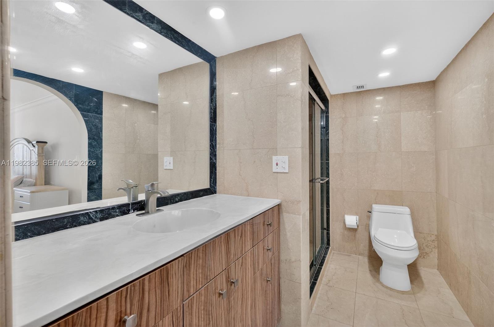 Undisclosed Address Miami Beach, FL 33140