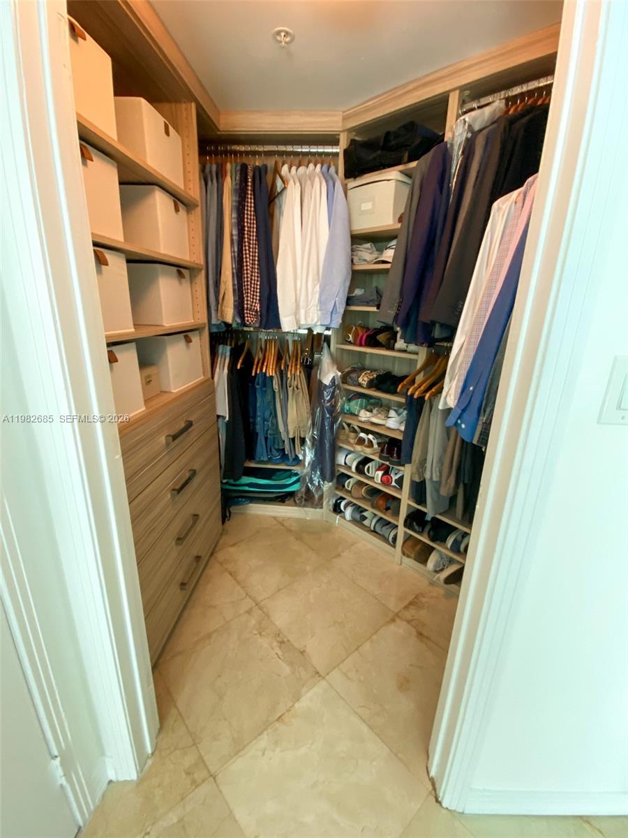 9055 SW 73rd Ct #908 Miami, FL 33156