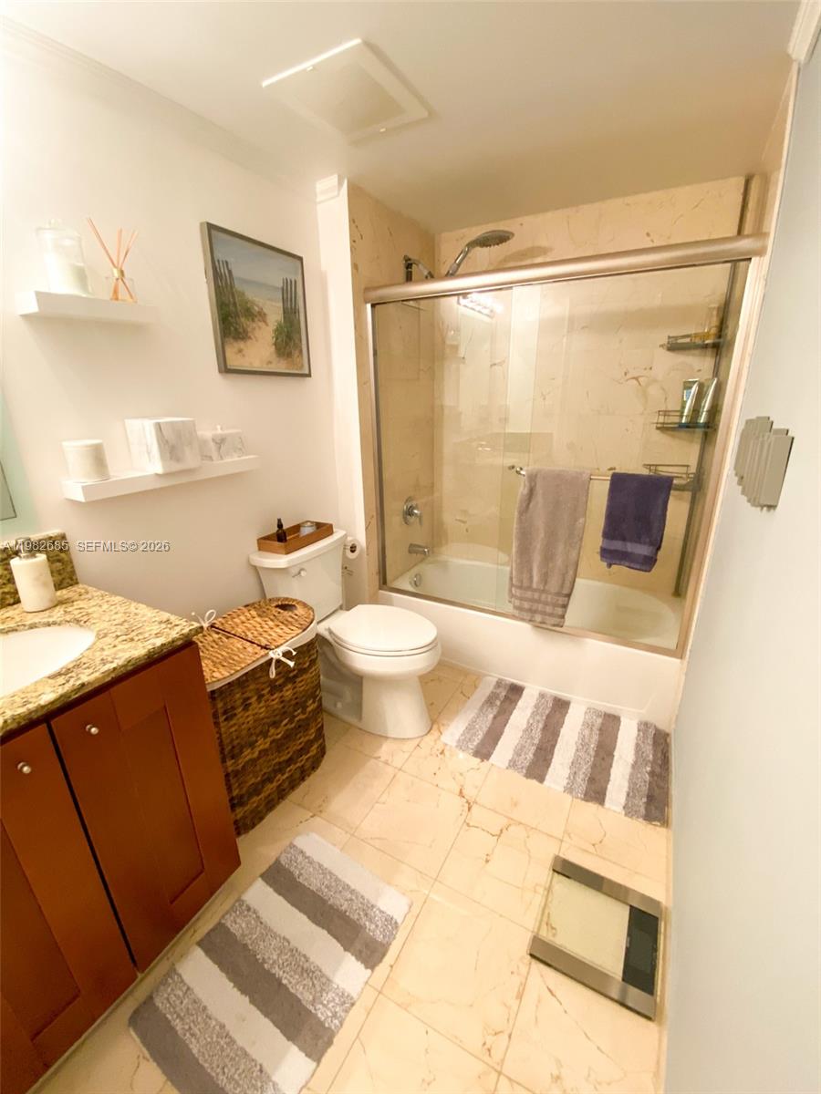 9055 SW 73rd Ct #908 Miami, FL 33156