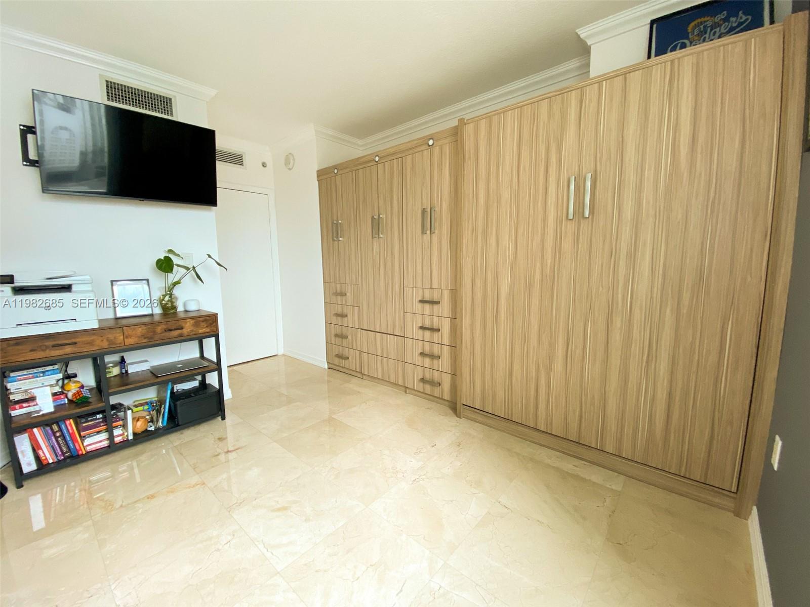 9055 SW 73rd Ct #908 Miami, FL 33156