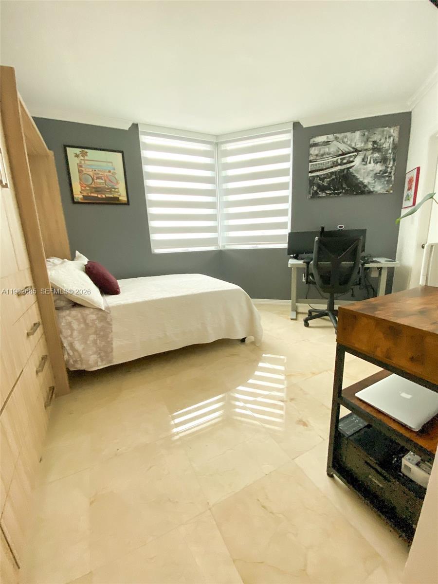 9055 SW 73rd Ct #908 Miami, FL 33156