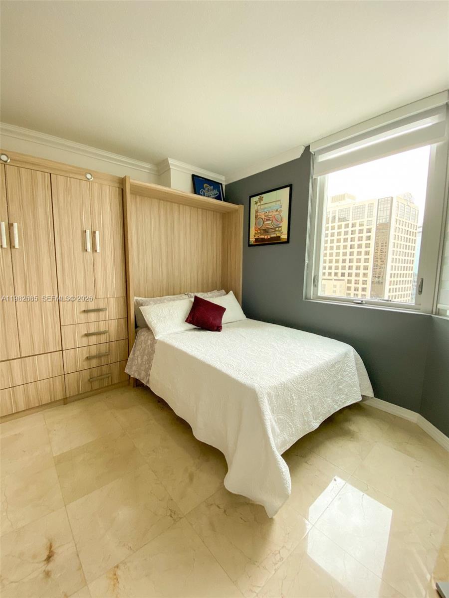 9055 SW 73rd Ct #908 Miami, FL 33156