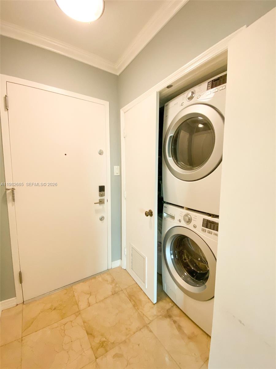 9055 SW 73rd Ct #908 Miami, FL 33156