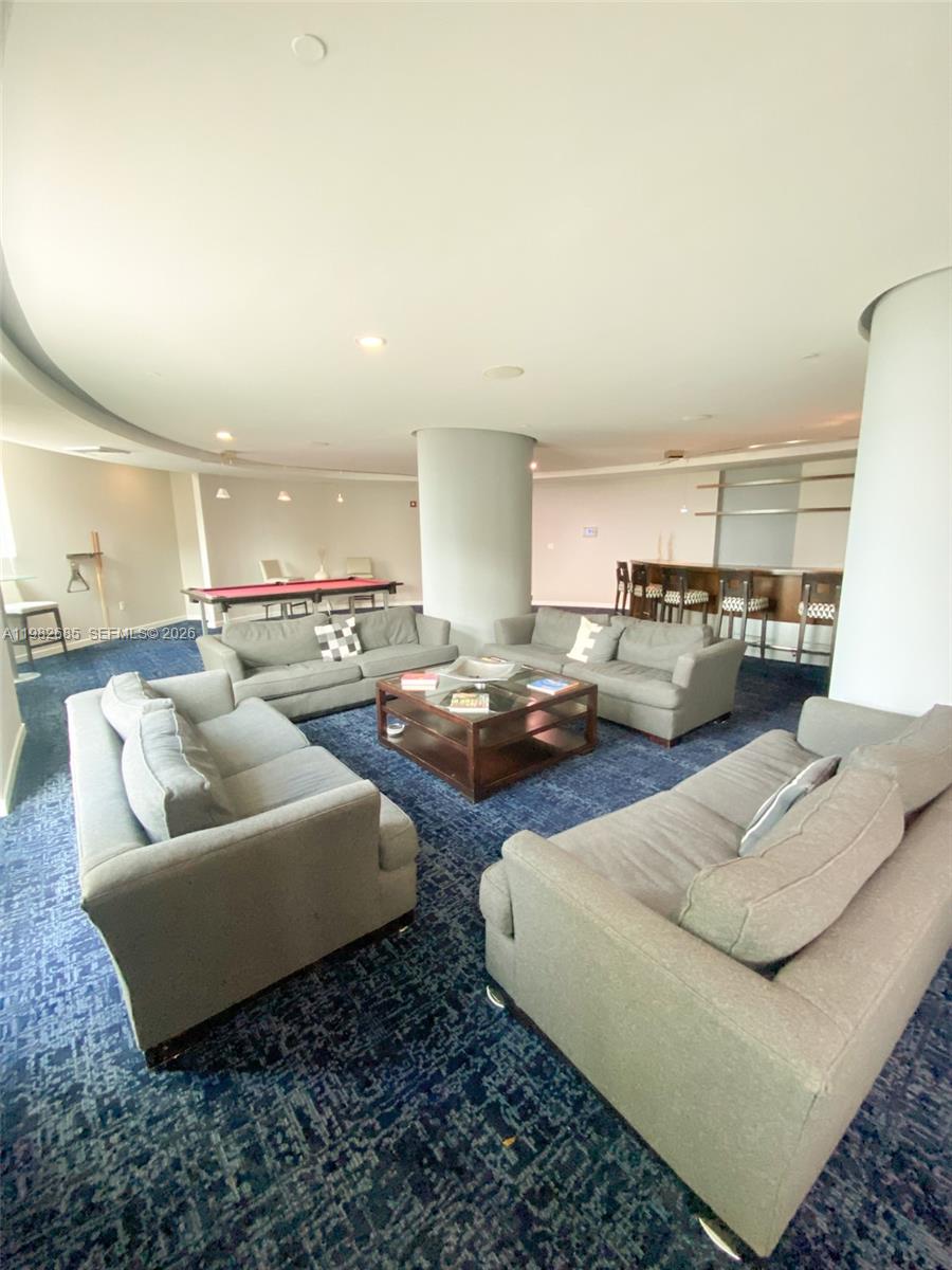 9055 SW 73rd Ct #908 Miami, FL 33156