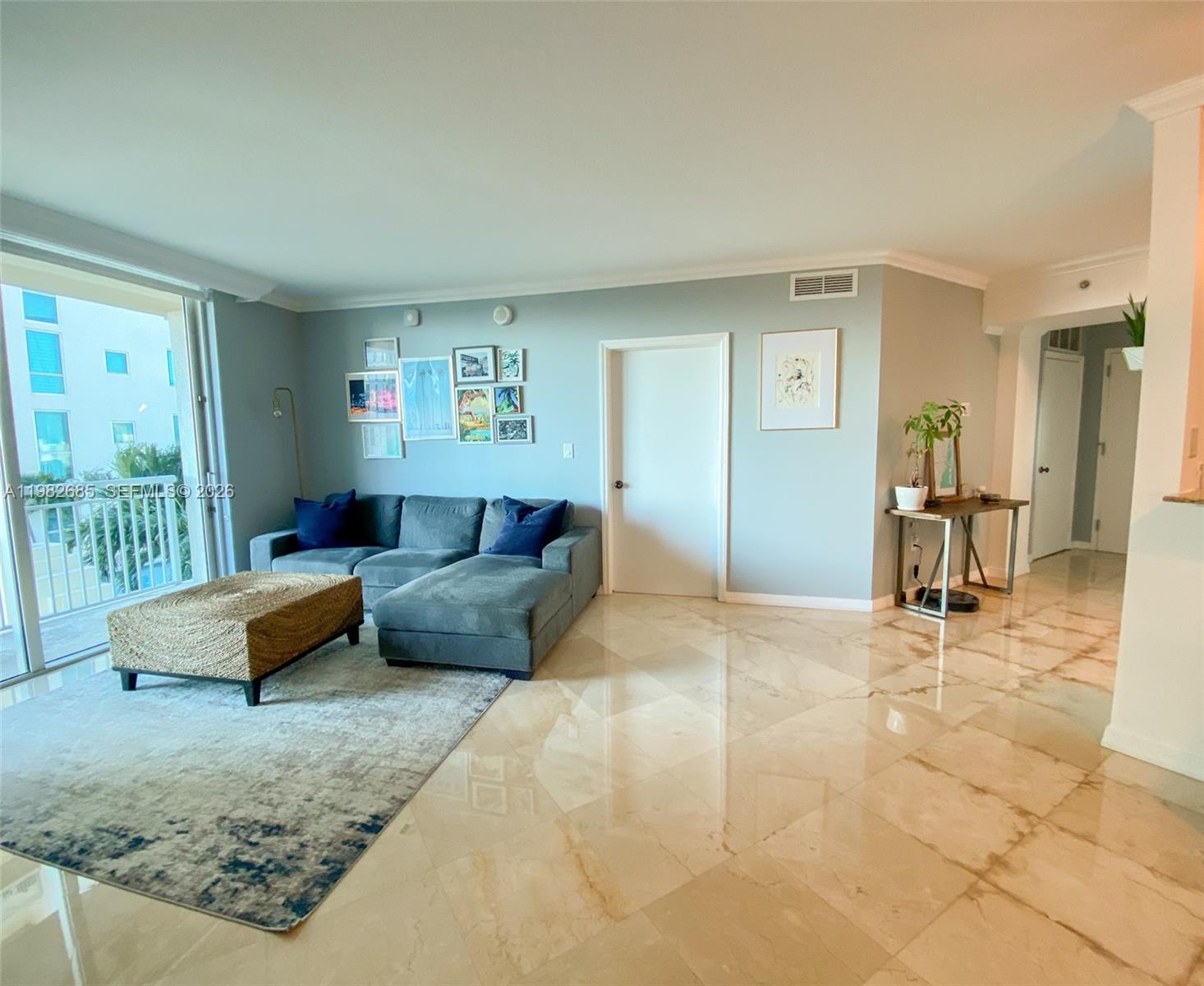 9055 SW 73rd Ct #908 Miami, FL 33156