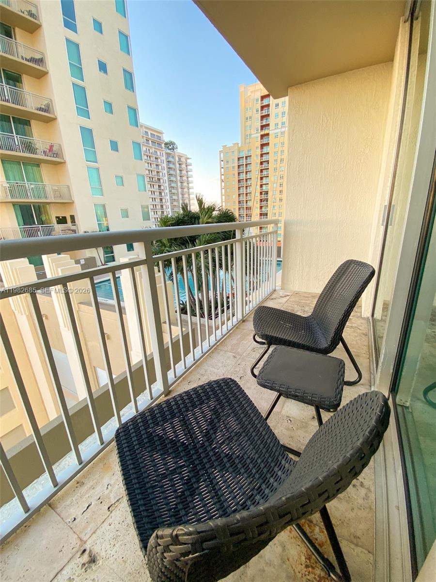 9055 SW 73rd Ct #908 Miami, FL 33156