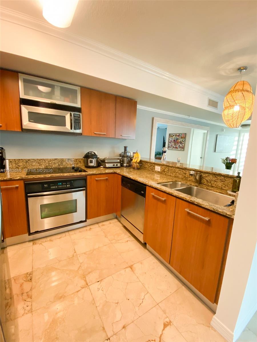 9055 SW 73rd Ct #908 Miami, FL 33156