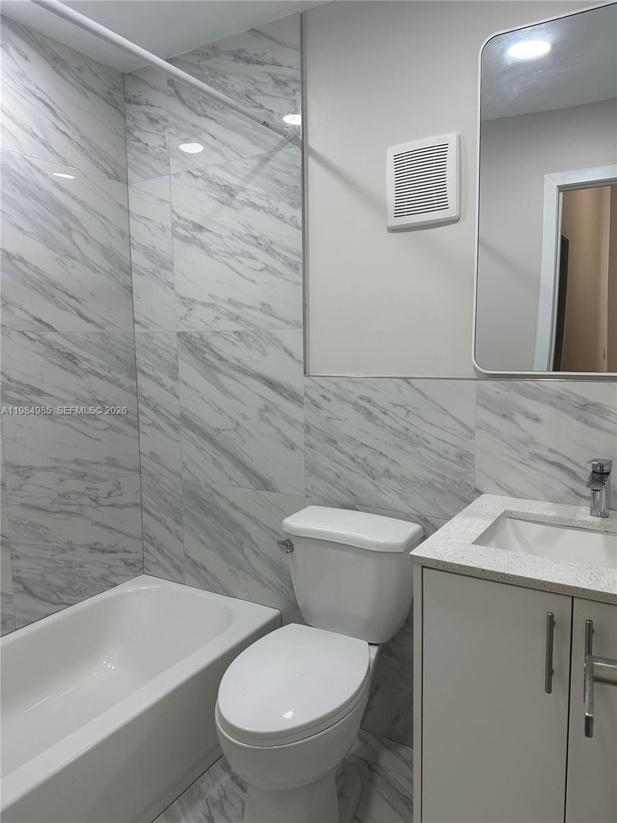 6708 NW 188th Ter Hialeah, FL 33015