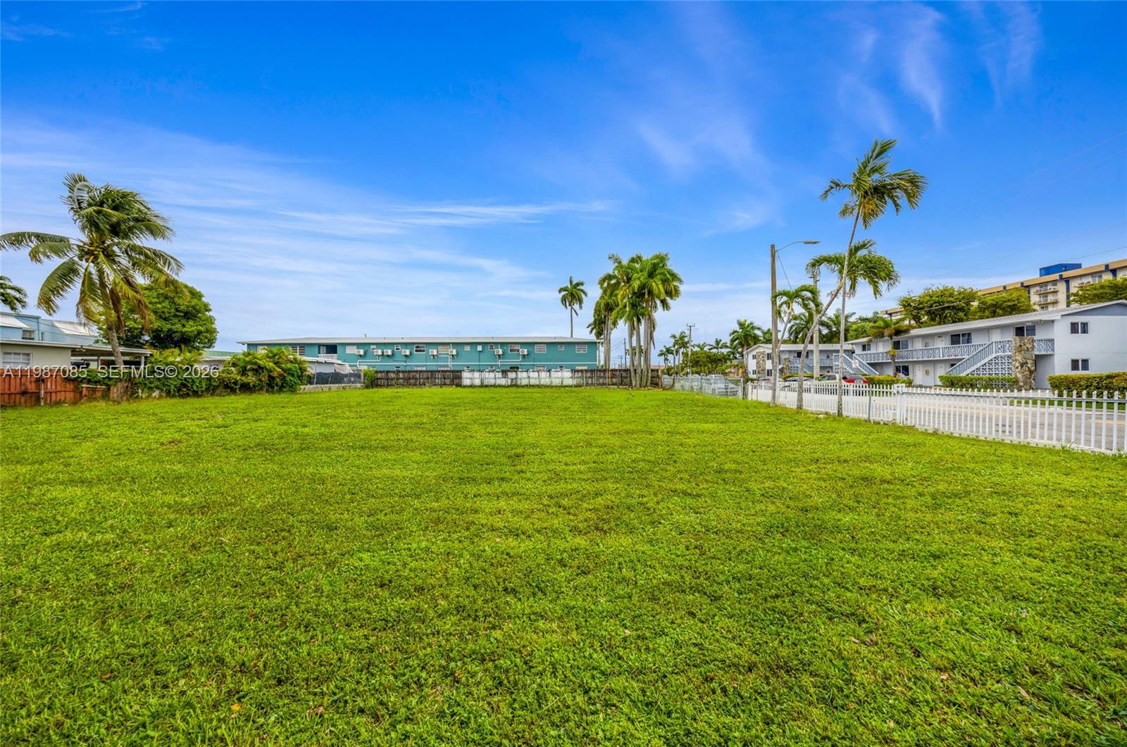 895 NW 45th Ave Miami, FL 33126