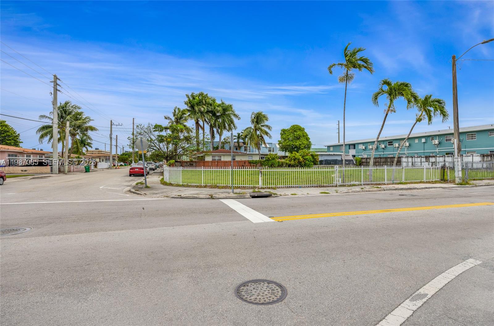 895 NW 45th Ave Miami, FL 33126