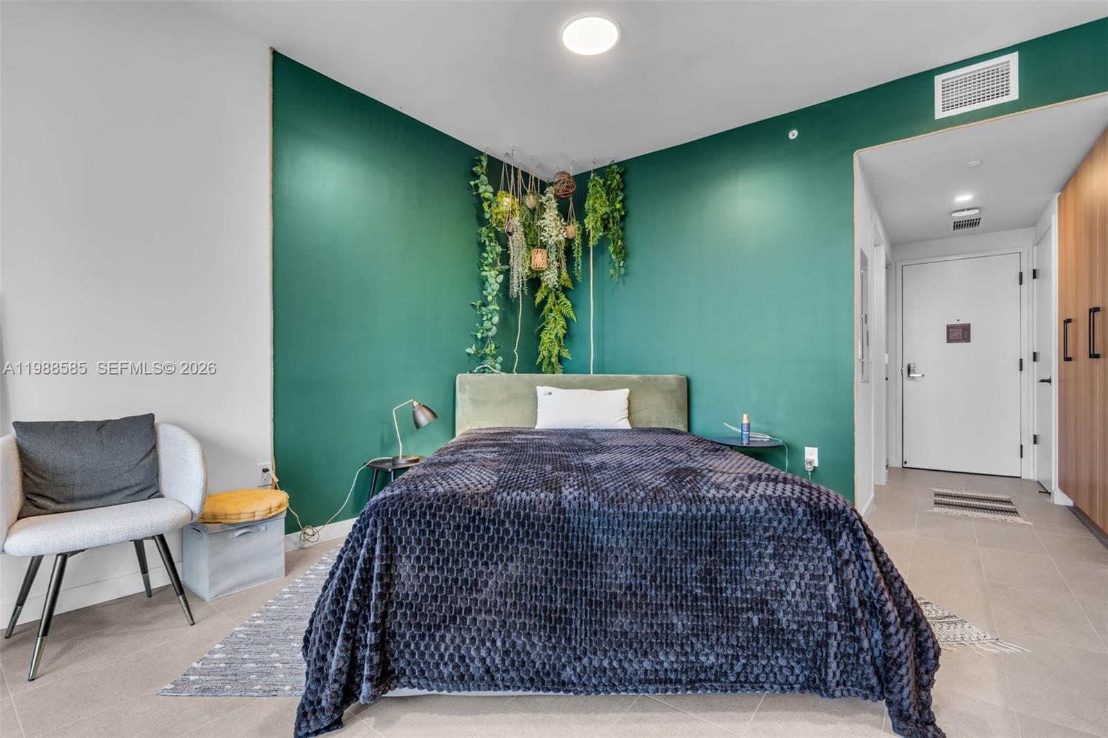 121 NE 5th St #2304 Miami, FL 33132