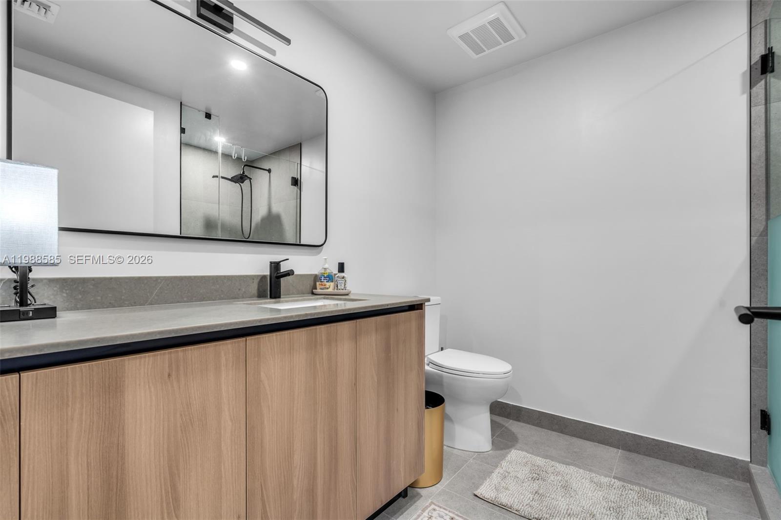 121 NE 5th St #2304 Miami, FL 33132