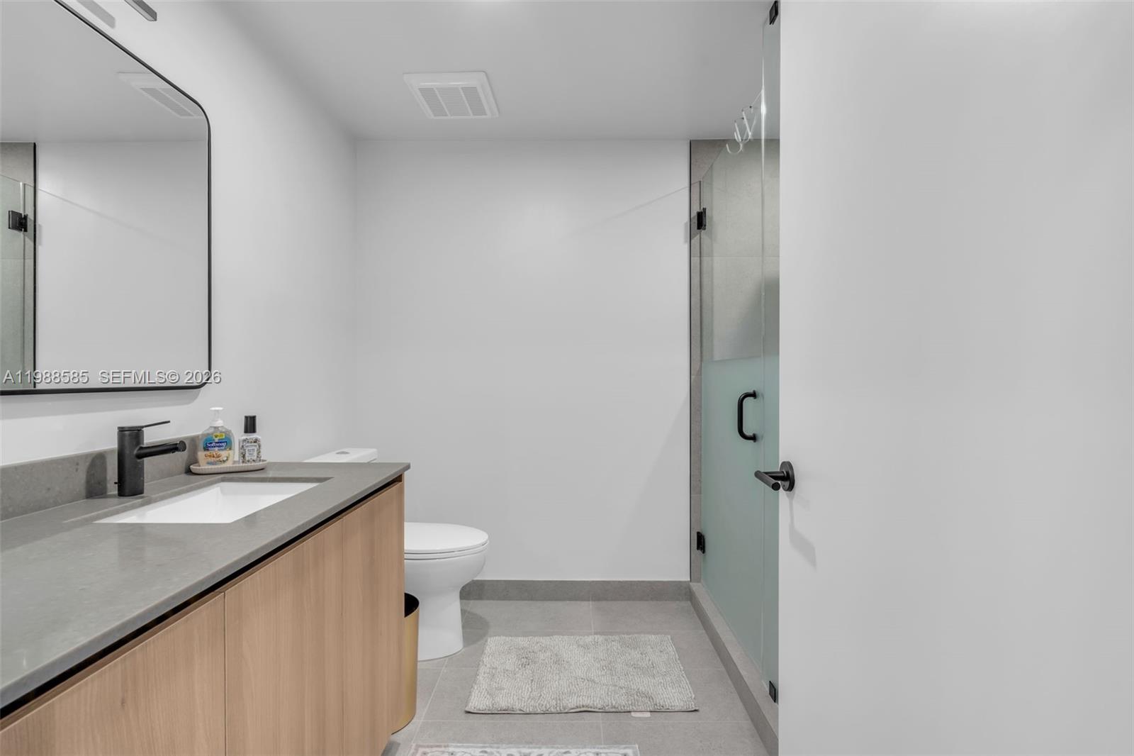 121 NE 5th St #2304 Miami, FL 33132