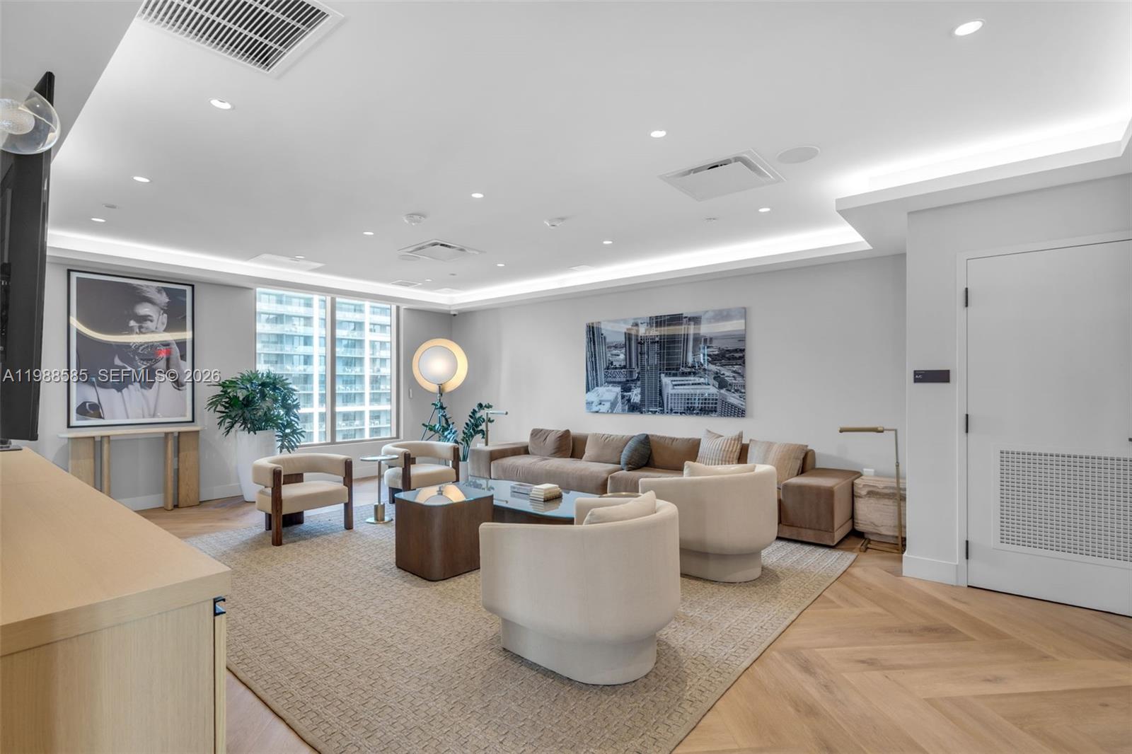 121 NE 5th St #2304 Miami, FL 33132