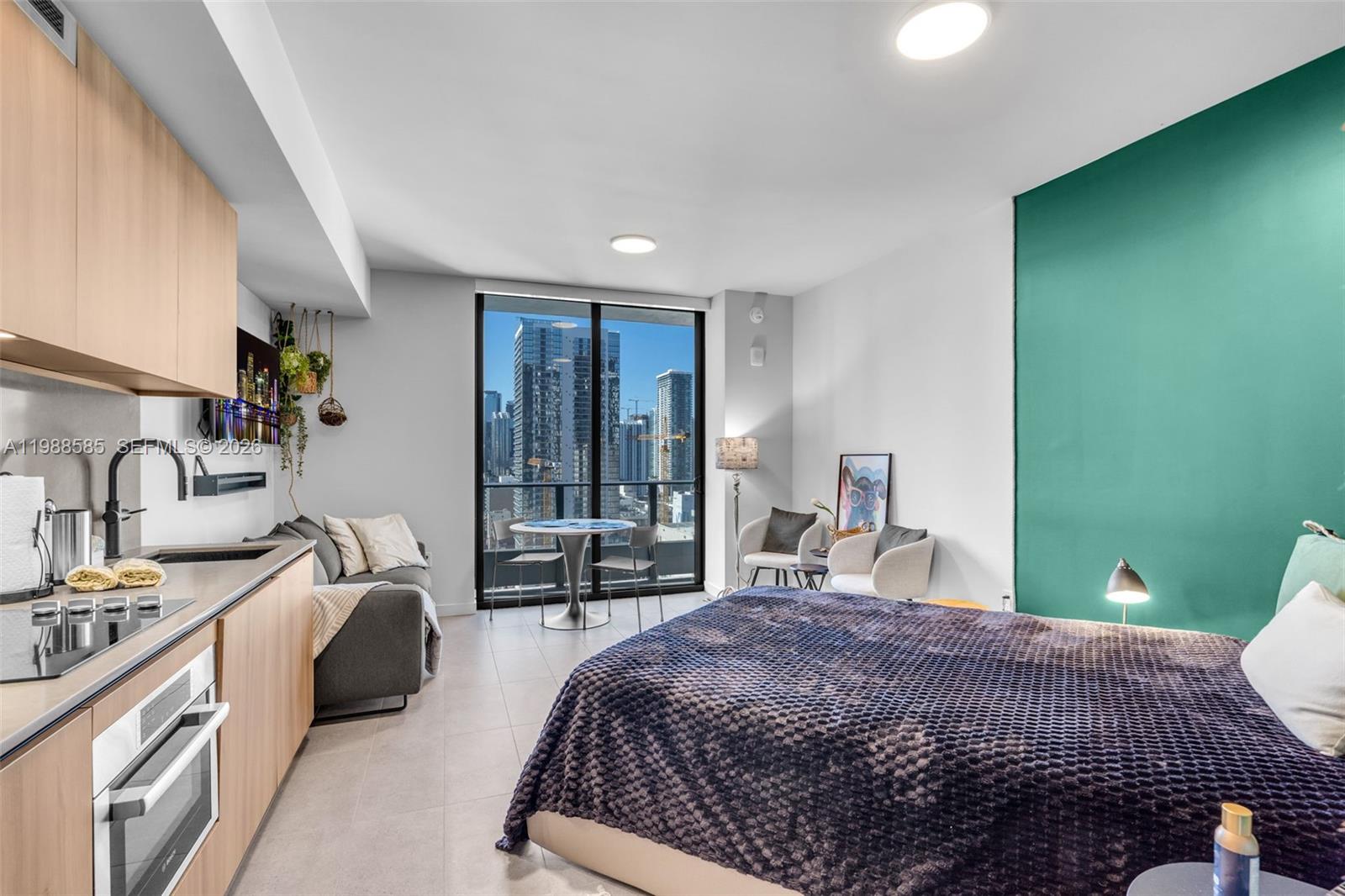 121 NE 5th St #2304 Miami, FL 33132