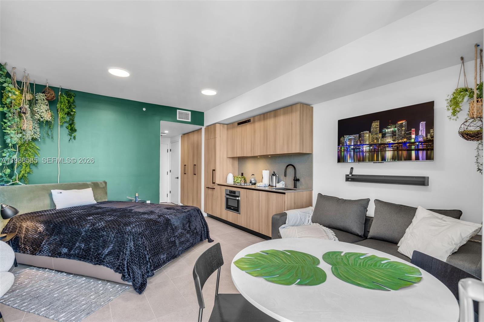 121 NE 5th St #2304 Miami, FL 33132