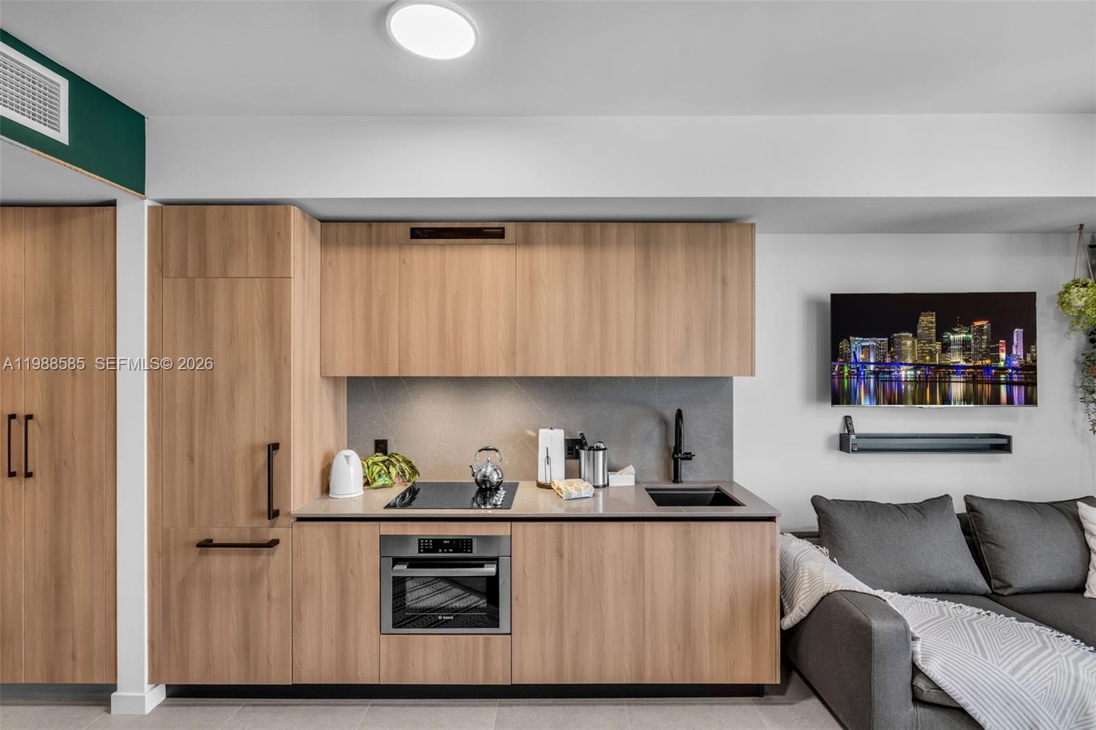 121 NE 5th St #2304 Miami, FL 33132