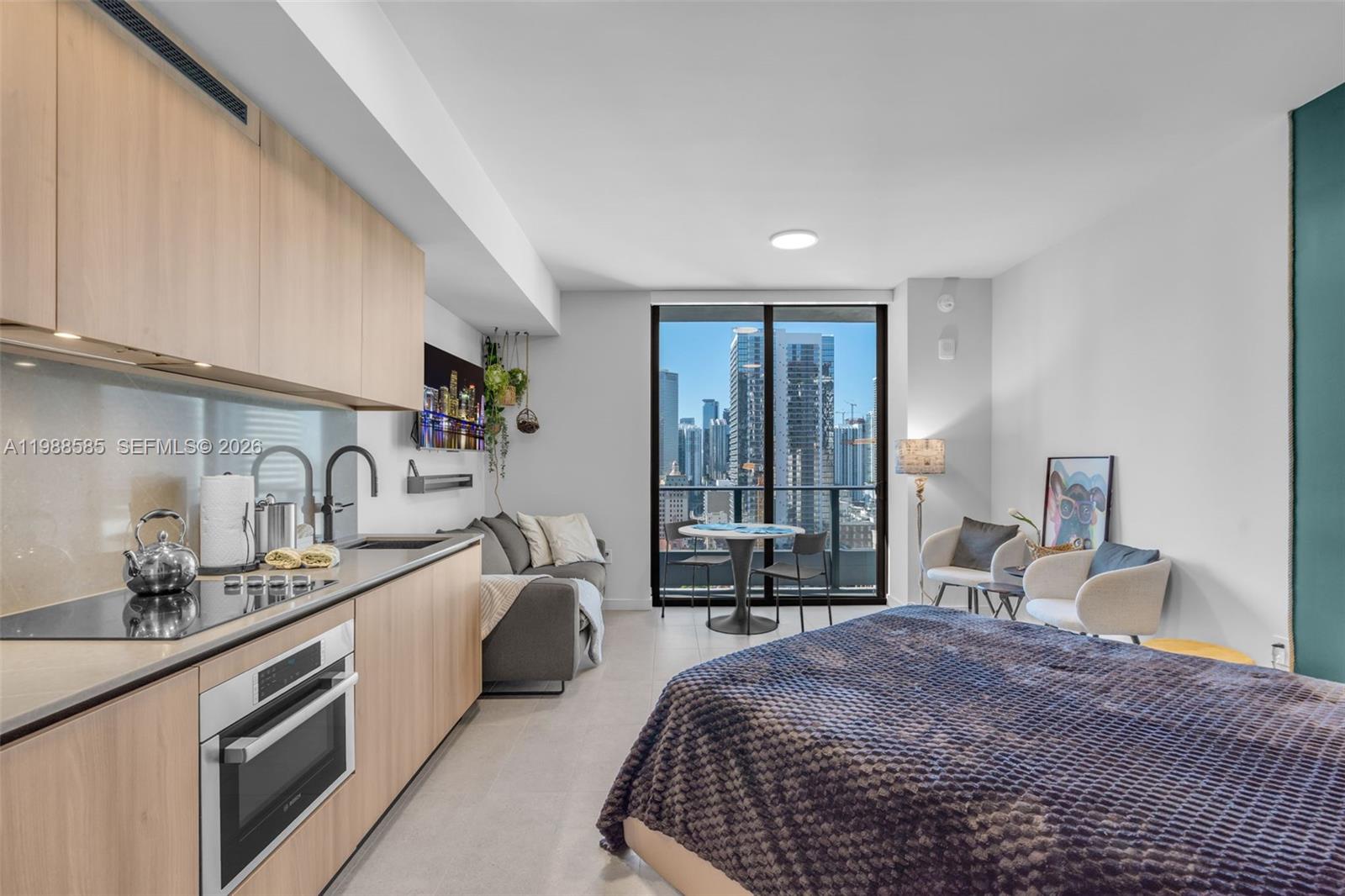 121 NE 5th St #2304 Miami, FL 33132